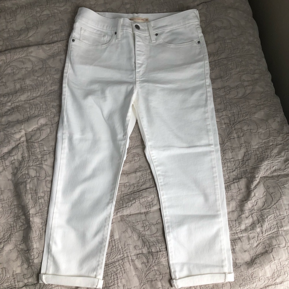 Women's White Levi capri Jeans